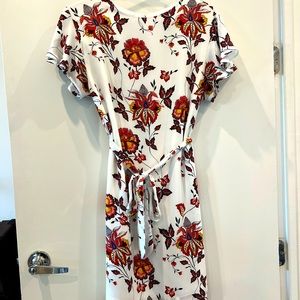 Short dress with tie